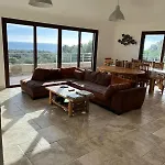 Avec Vue Et Piscine à Débordement Villa *