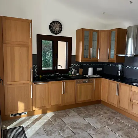 ヴィラ Avec Vue Et Piscine A Debordement *