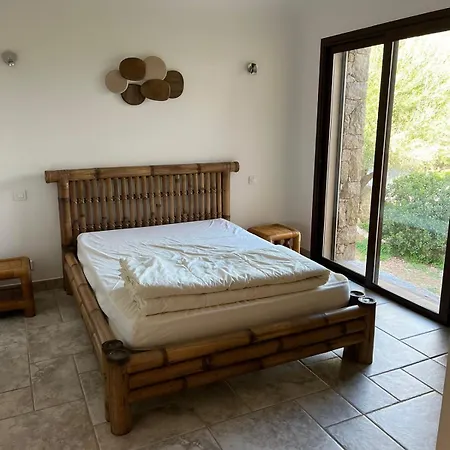 Avec Vue Et Piscine A Debordement