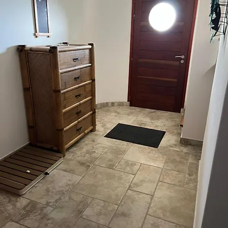 Villa Avec Vue Et Piscine à Débordement *