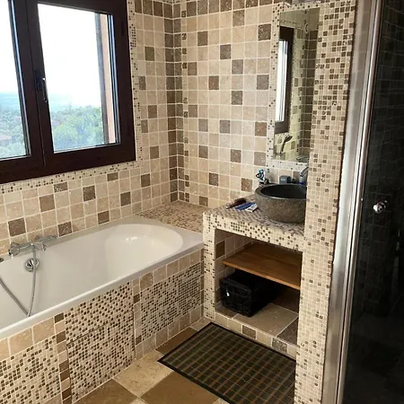 Avec Vue Et Piscine à Débordement Zonza