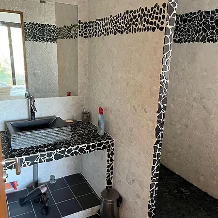 Villa Avec Vue Et Piscine à Débordement