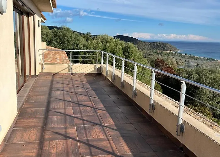 Avec Vue Et Piscine A Debordement