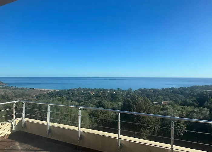 Villa Avec Vue Et Piscine A Debordement