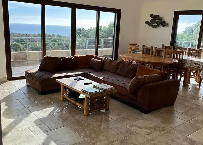 Avec Vue Et Piscine A Debordement Villa *