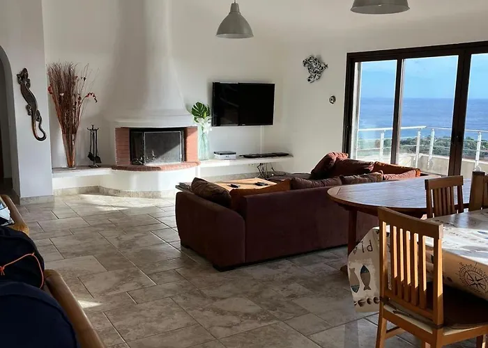 Avec Vue Et Piscine à Débordement Villa *