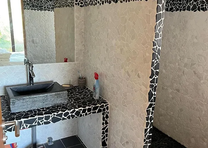 Villa Avec Vue Et Piscine A Debordement